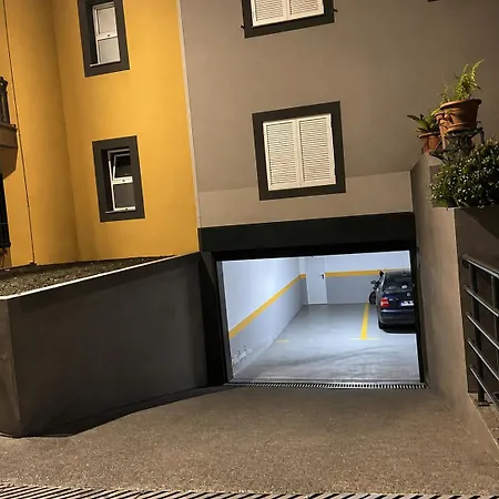Park-family Retreat- Free Parking Garage