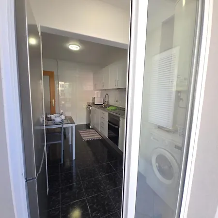 Park-family Retreat- Free Parking Garage Apartment *