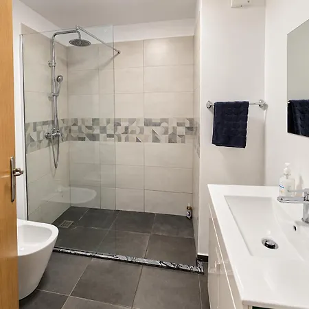 Apartment Park-family Retreat- Free Parking Garage *