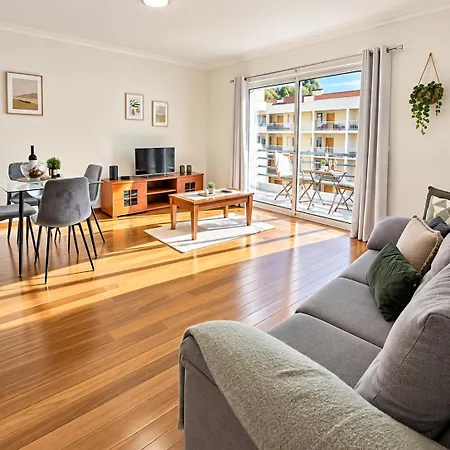 Park-family Retreat- Free Parking Garage Apartment